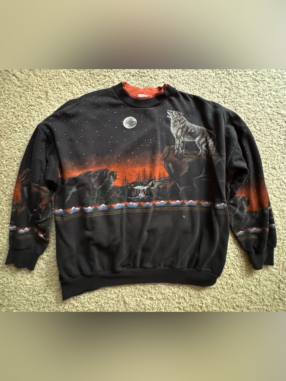 Vintage Black Howling Wolf Graphic Crewneck Sweatshirt